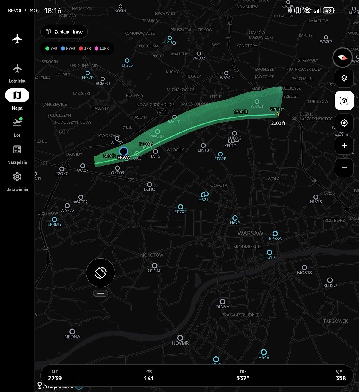 Mapa ruchomej trasy nad Warszawą z planem lotu i lotniskami